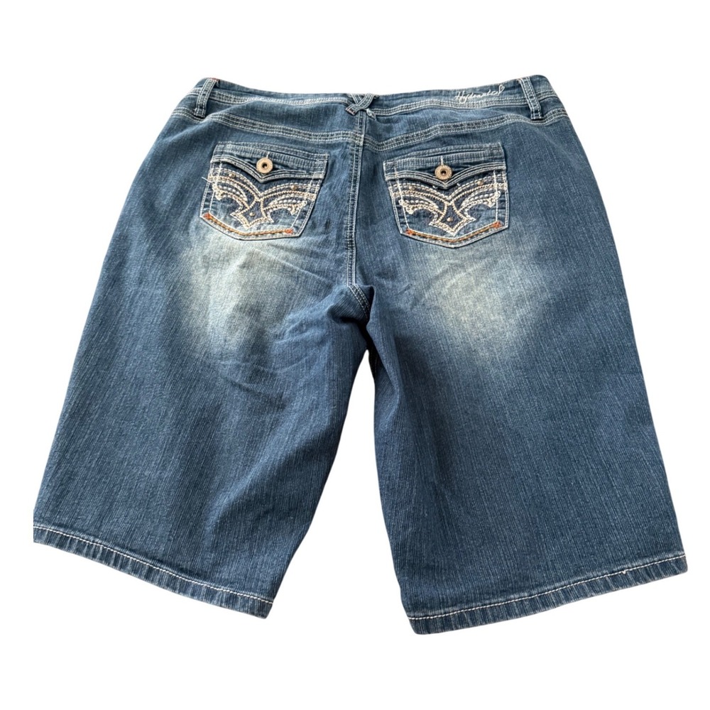 Hydraulic Womens 16W Denim Bermuda Shorts Medium Wash Whiskered Embellished Y2K - Picture 2 of 10